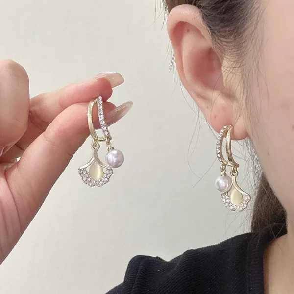 Handmade Ginkgo Maple Leaf Dangle Earrings for Women Vintage Pearl Drop Earrings Gold Crystal Dangle Earrings Drop Maple Leaf Stud Earrings Jewelry for Girls Gifts - Image 4