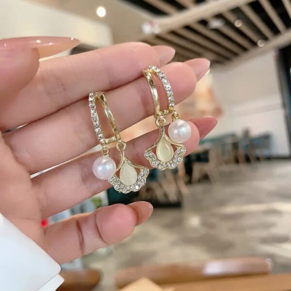 Handmade Ginkgo Maple Leaf Dangle Earrings for Women Vintage Pearl Drop Earrings Gold Crystal Dangle Earrings Drop Maple Leaf Stud Earrings Jewelry for Girls Gifts - Image 3